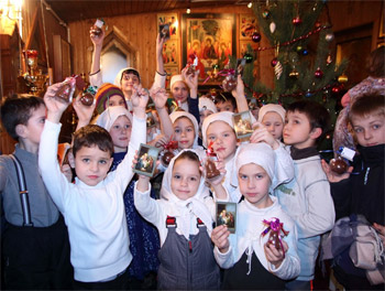Сбор и вручение подарков в праздник Рождества и святочные дни