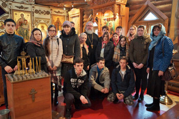 Храм Живоначальной Троицы в Чертанове посетили девятиклассники школы 879