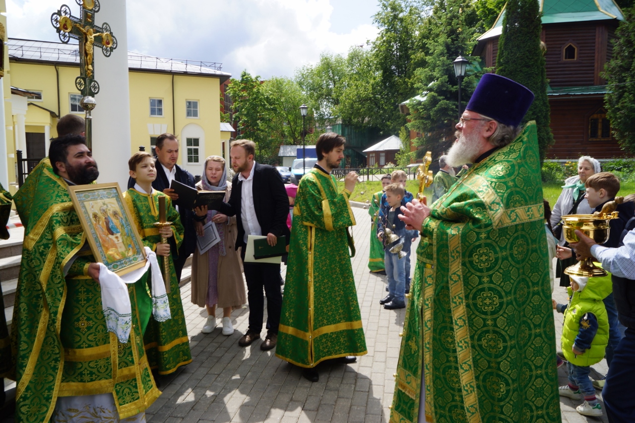 Церковь Троицы Живоначальной Плесково