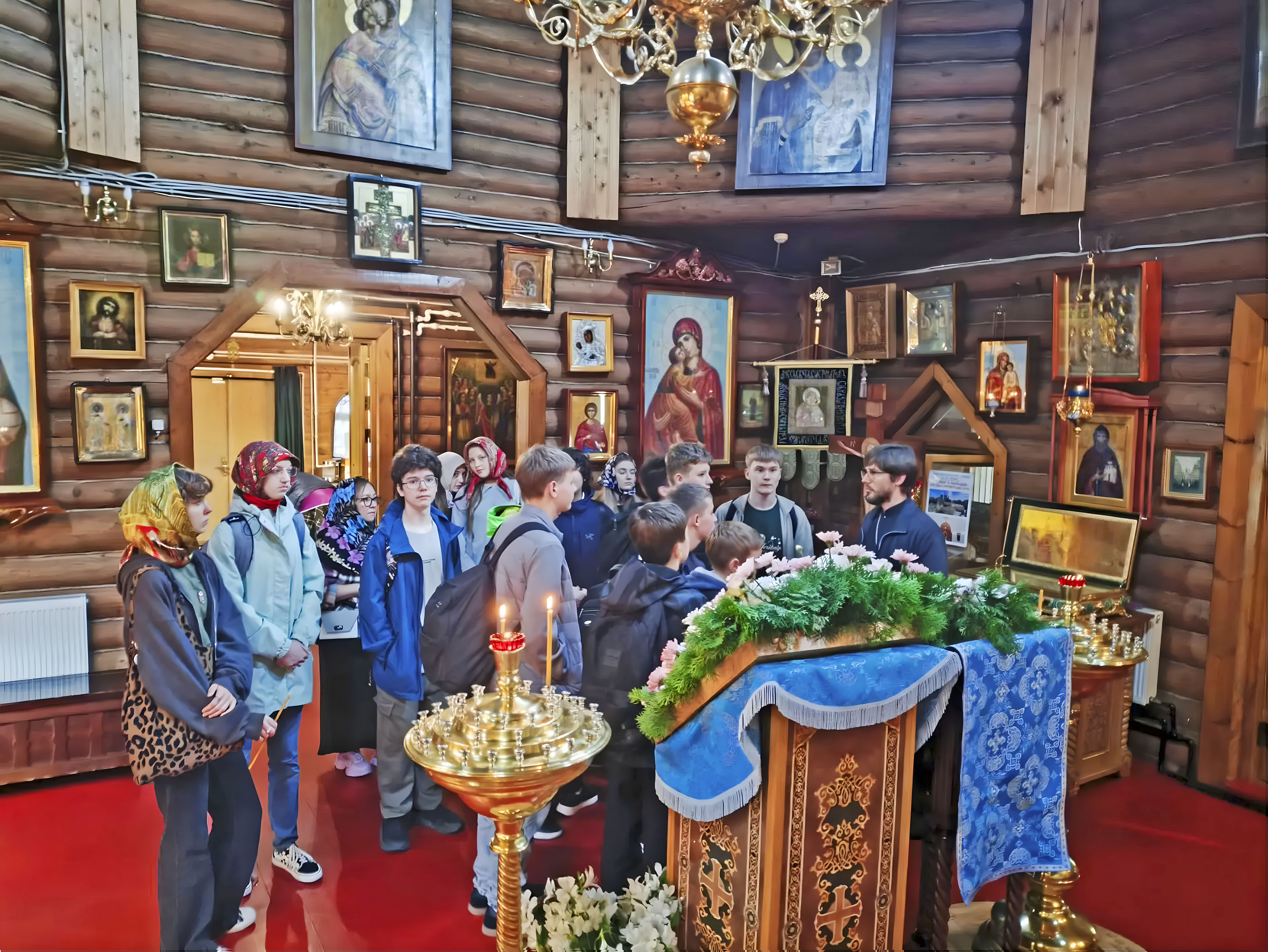 Школьники в храме: урок живой истории Школьники в храме: урок живой истории