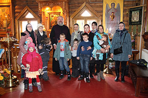 Встреча настоятеля храма с детьми-инвалидами и их родителями